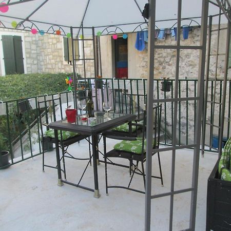 Varos Style Split Exterior photo